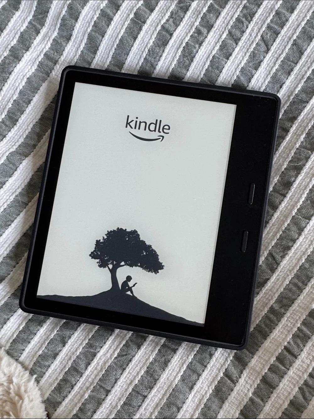 Amazon Kindle OASIS E-Reader – with 2 cases included